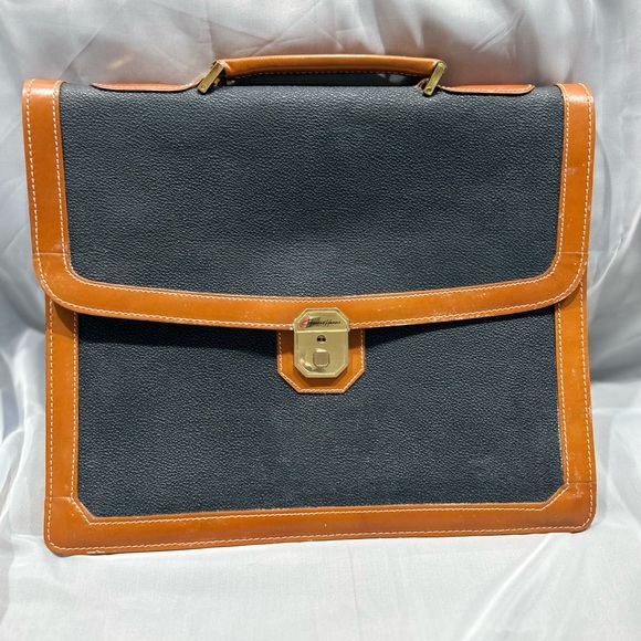 Gerard Henon Paris Vintage messenger bag/briefcase with lock and key - Picture 1 of 8